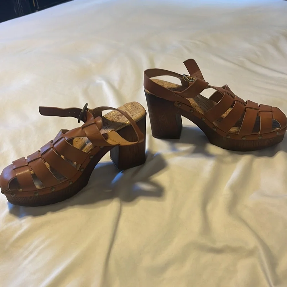 Shoes - Picture 4 of 4